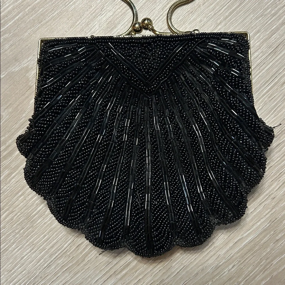 Vintage Black Clam Shell Beaded Snap Gold Toned Chain Purse Handbag